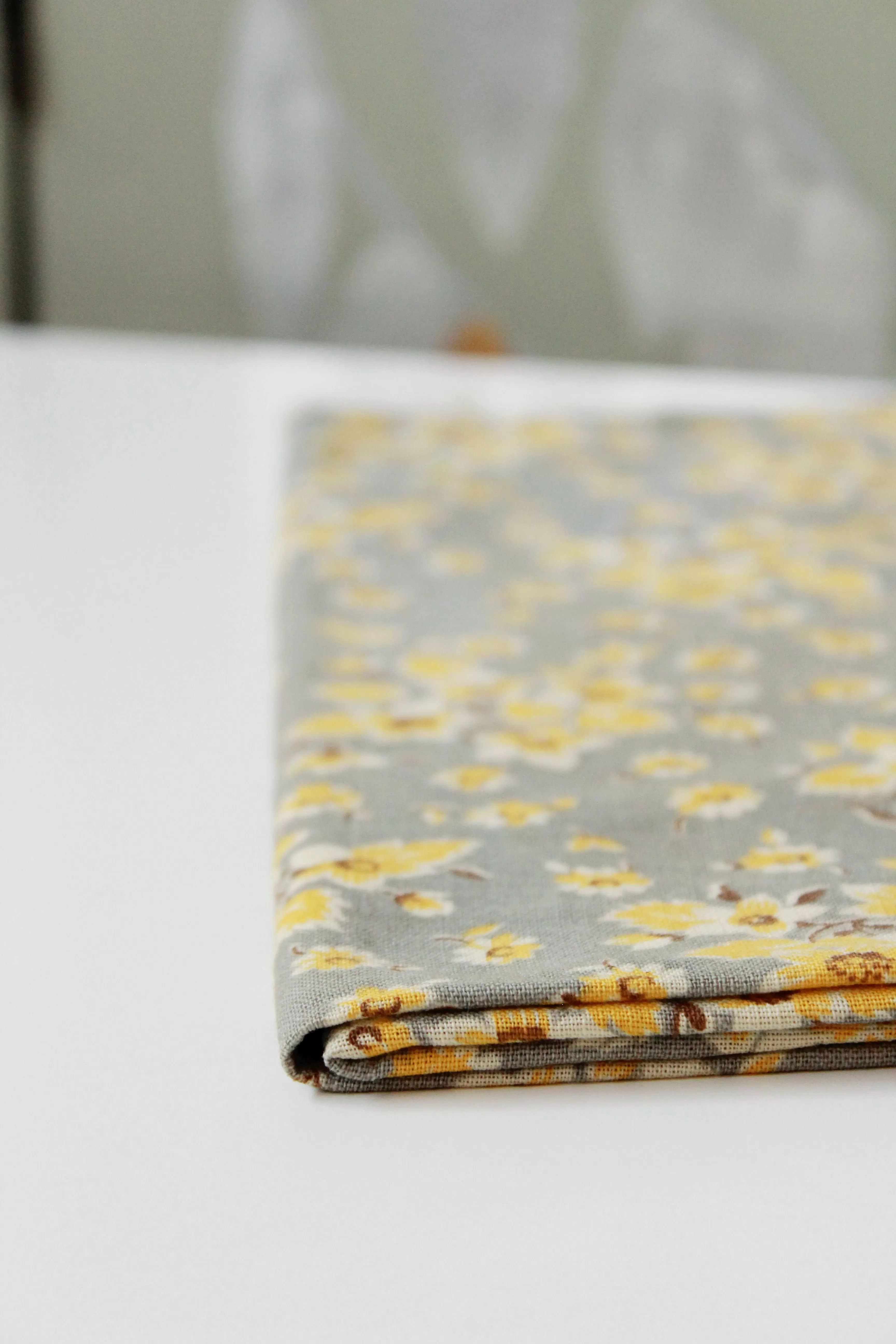 1940s Floral Feedsack, Grey/Yellow/White, Vintage 1940s Fabric, Summer Floral Fabric