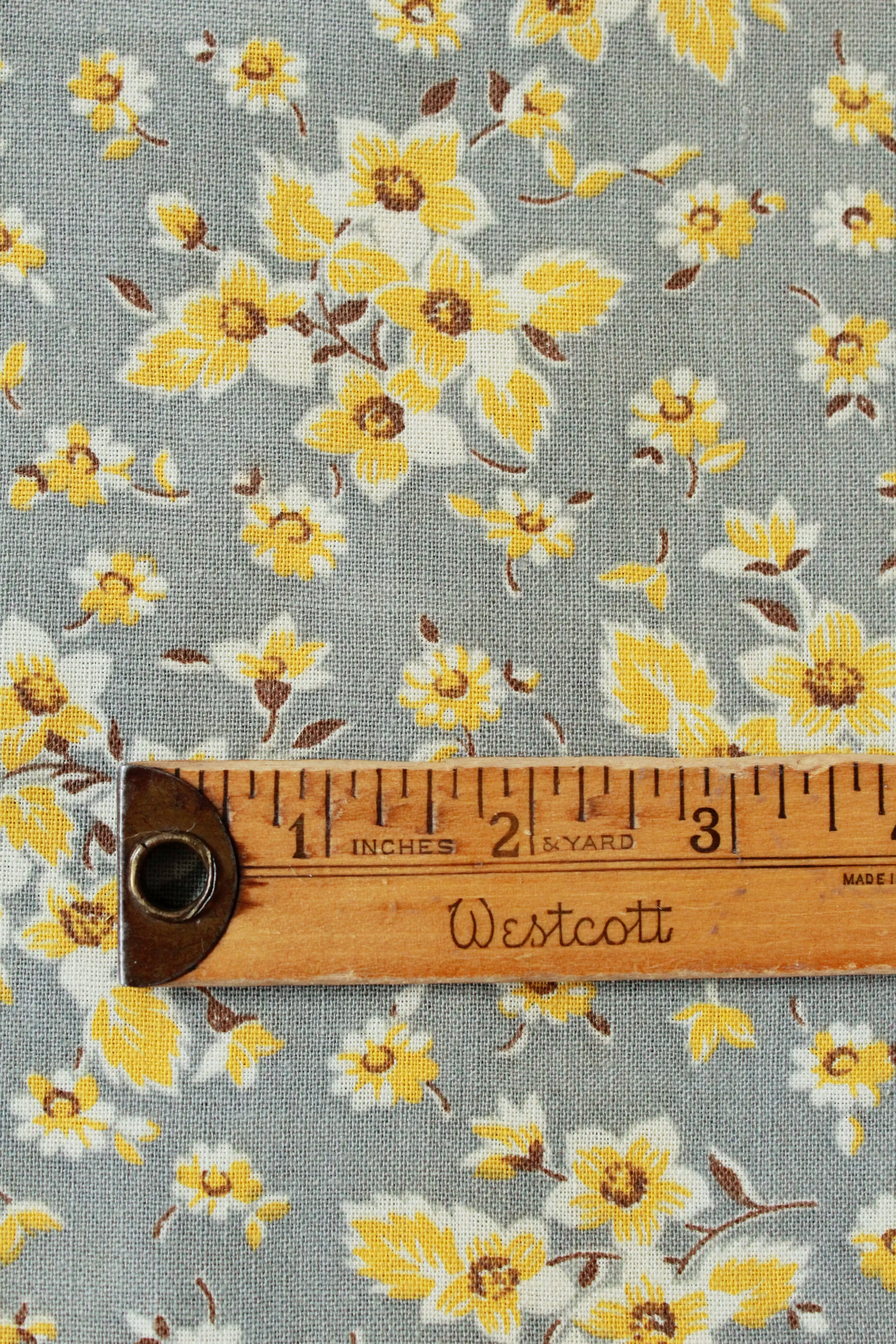 1940s Floral Feedsack, Grey/Yellow/White, Vintage 1940s Fabric, Summer Floral Fabric