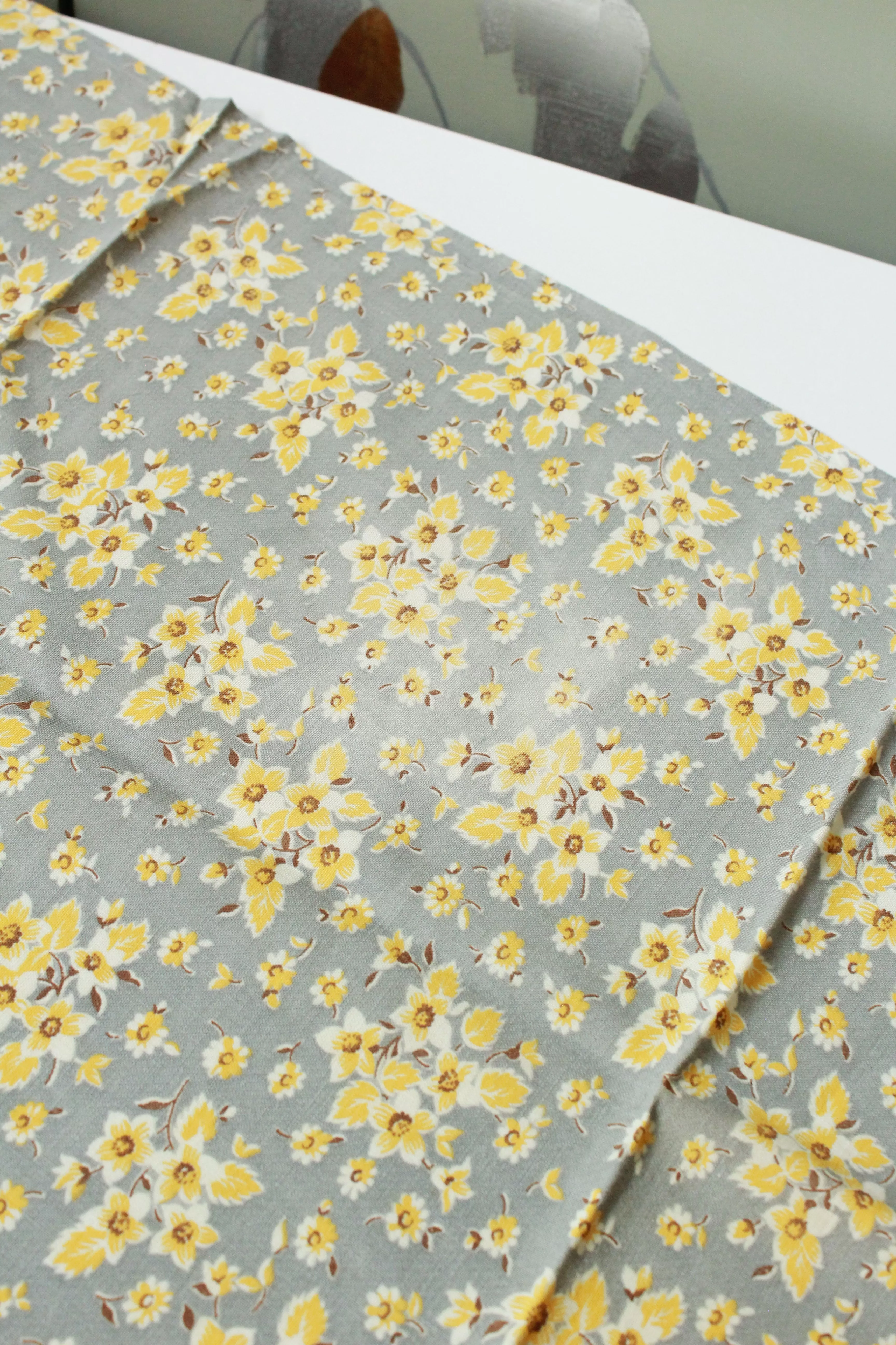 1940s Floral Feedsack, Grey/Yellow/White, Vintage 1940s Fabric, Summer Floral Fabric