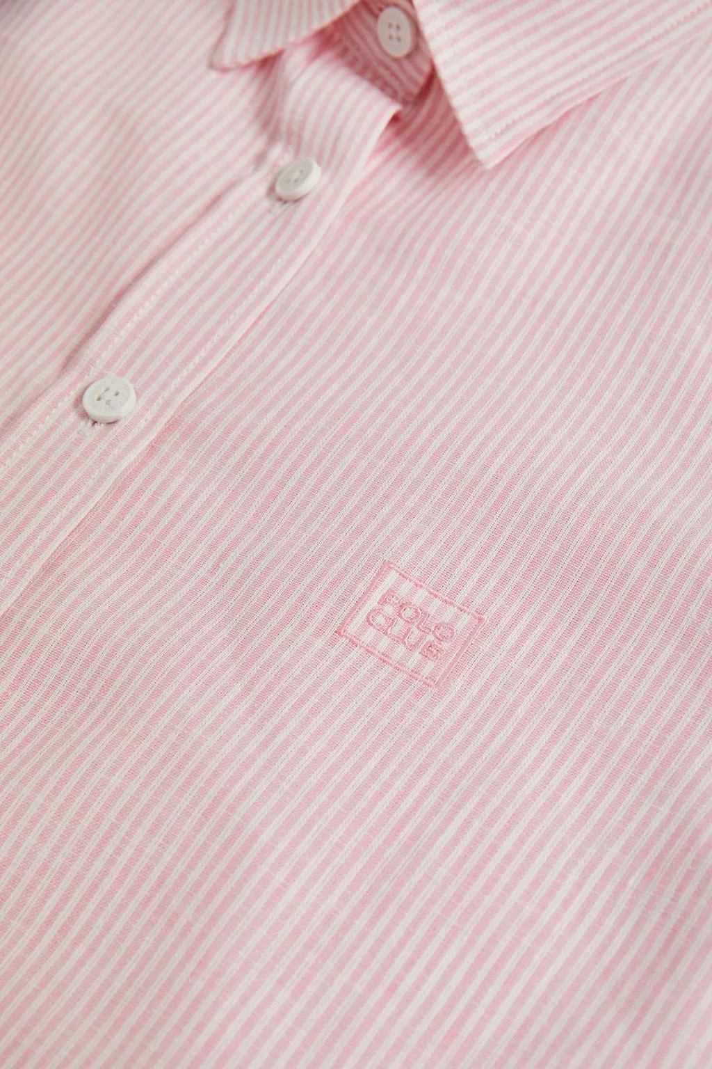 Camisa mil rayas rosa con detalle bordado en el pecho