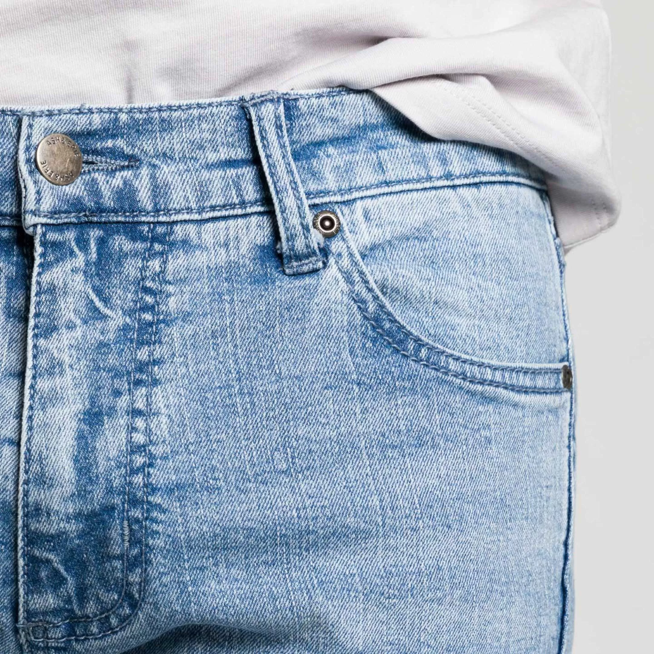 Light Wash Essential Jeans