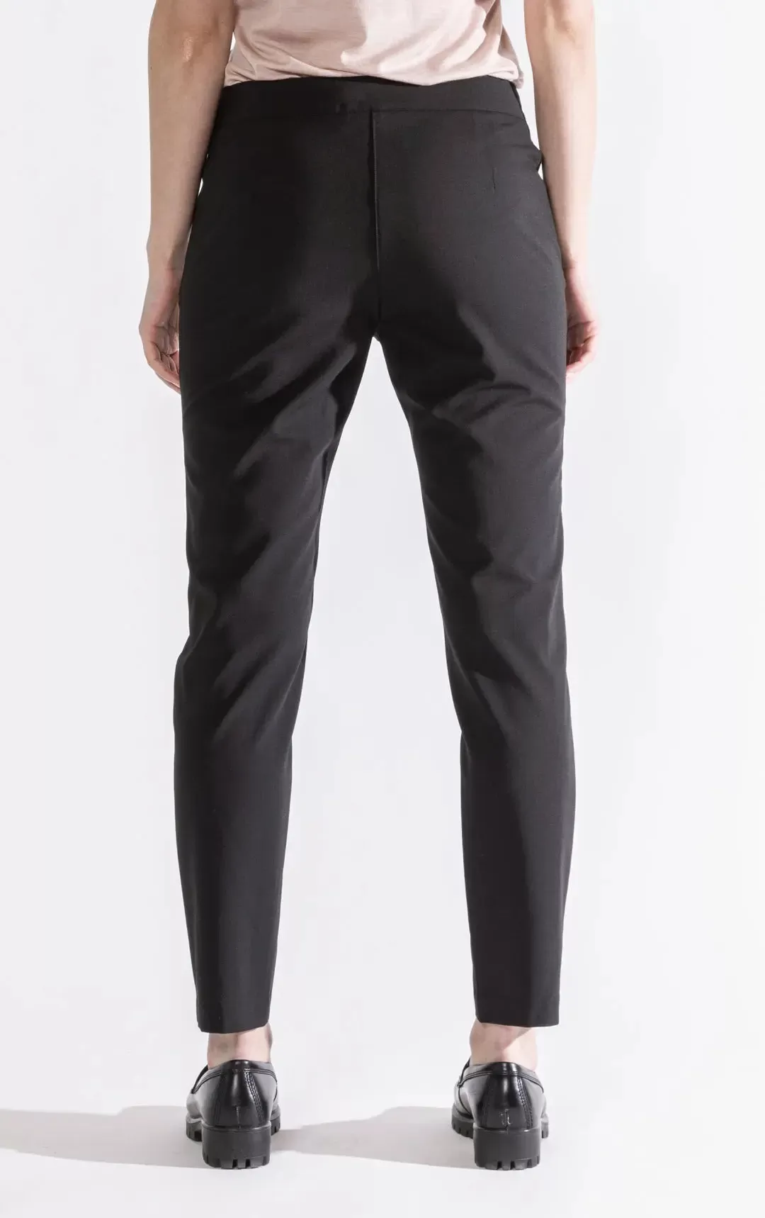 LIGHTWEIGHT WOOL BLEND SLIM LEG TROUSER